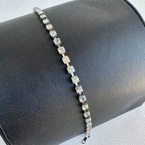 Silver Tone Rhinestone Tennis Bracelet 7.5" Elegant Sparkle Jewelry Accessory